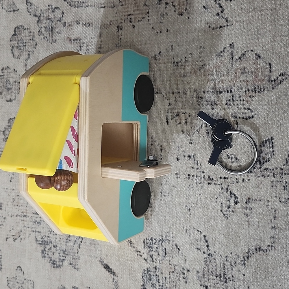 Lovevery Wooden Camper With Locking Doors + 2 Peg People